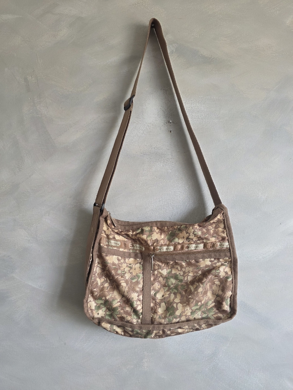 LeSportsac Deluxe Everyday Bag Floral Leafy Foliage print design 14x10x4
